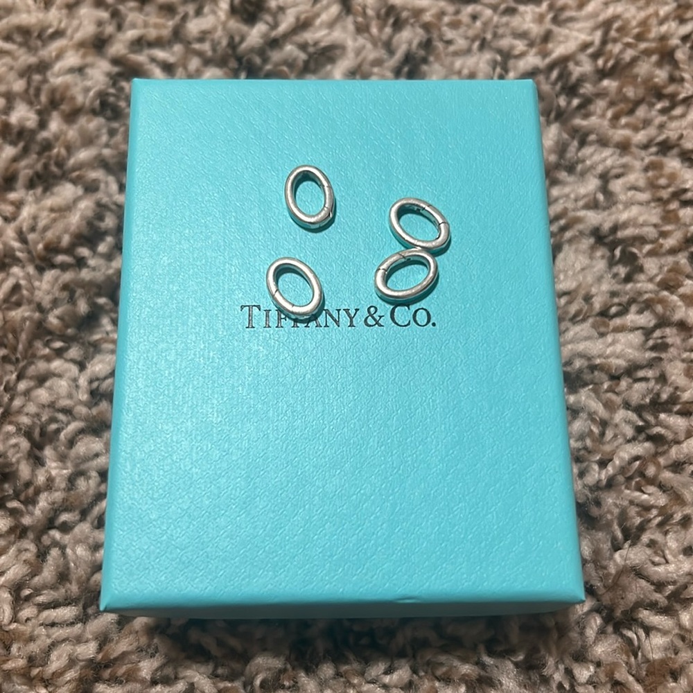4 clasping rings